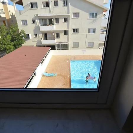 Olivia Mackenzie With Pool Апартаменты *