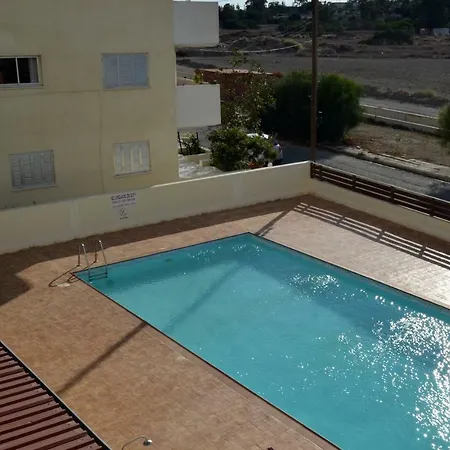 Olivia Mackenzie With Pool Appartement *